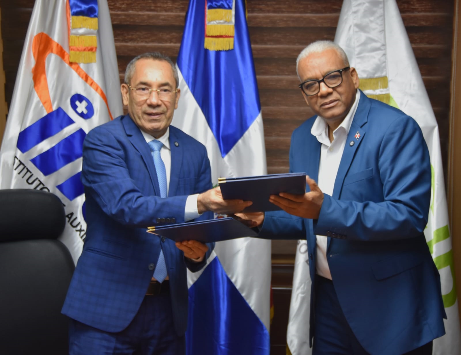DGJP e INAVI acuerdan ofrecer servicios funerarios a empleados y familiares