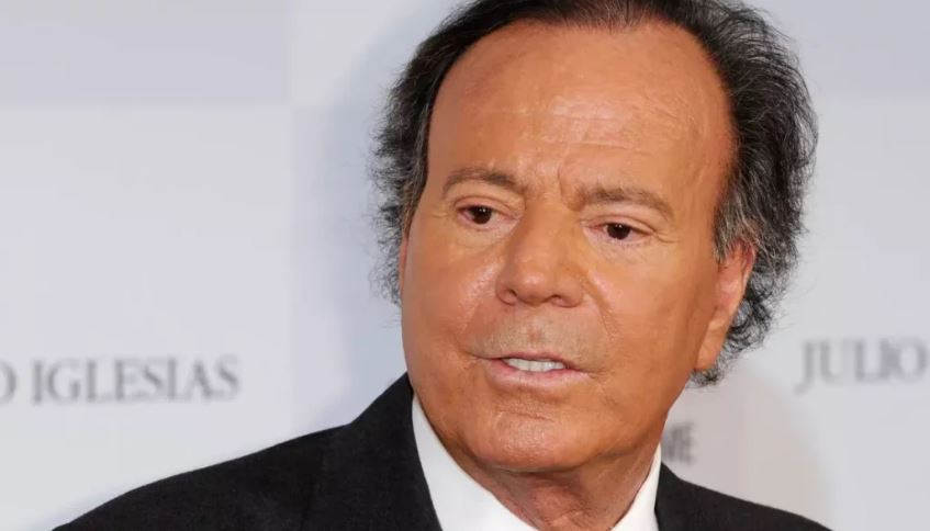 Fiscalía dice tribunal español puede investigar querella contra Julio Iglesias por agresión sexual en RD