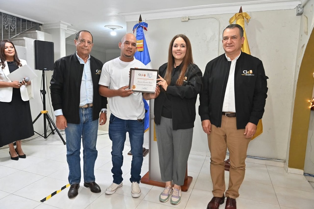 JCE reconoce al cedulado número 4 millones en Cambita Garabitos