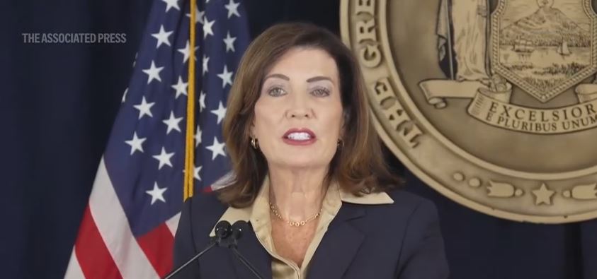 Kathy Hochul: Denunciante de violación de Cornell fue “abandonada” por las personas obligadas a protegerla