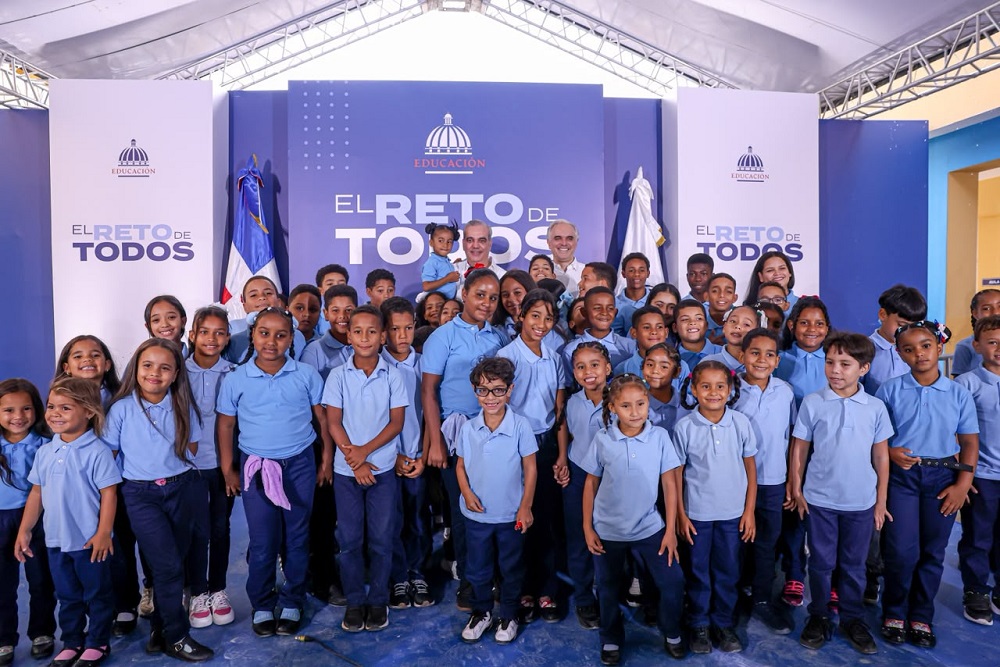Estudiante destaca escuela entregada por el Gobierno abre nuevas oportunidades en El Naranjal
