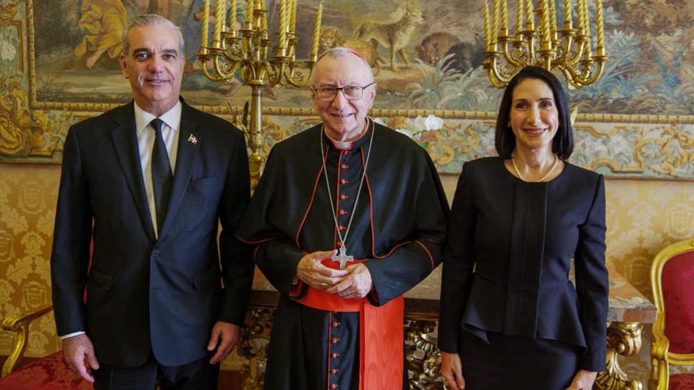 Presidente Luis Abinader y Pietro Parolin abordan asuntos de Estado y la situación internacional en el Vaticano