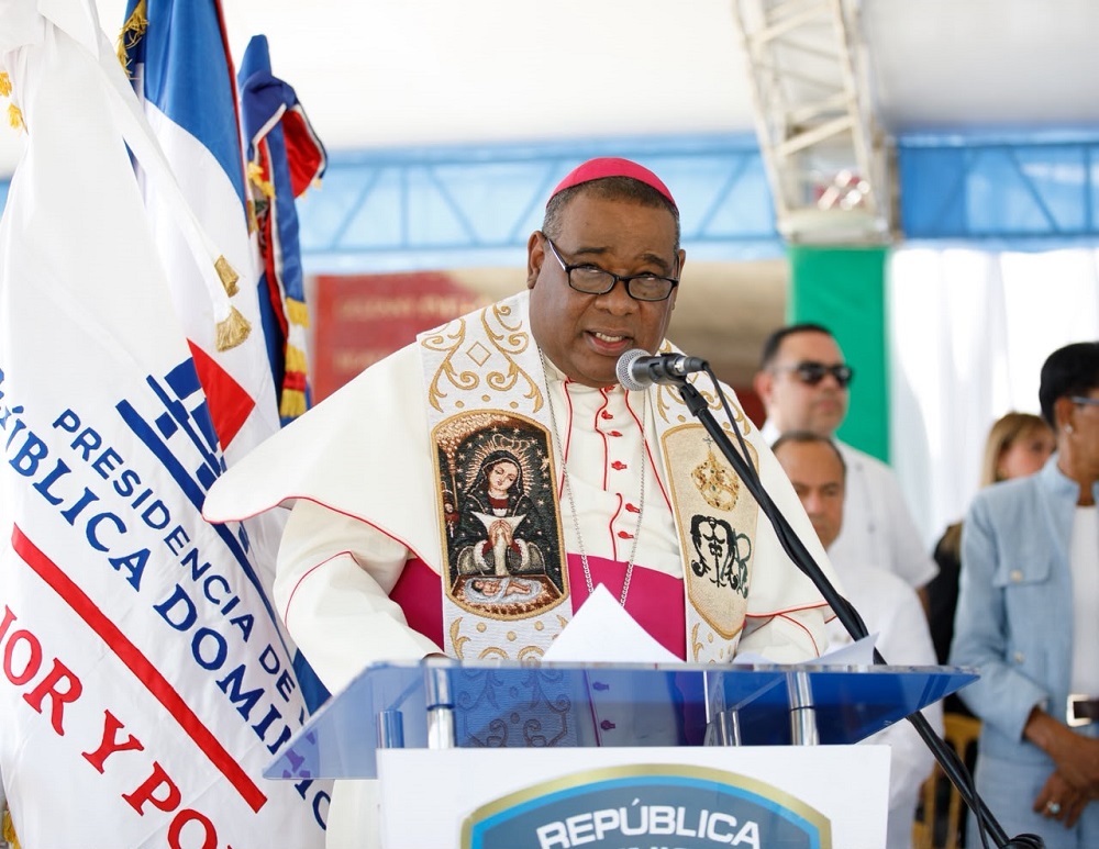 Monseñor Castro Marte destaca transformación policial impulsada por el presidente Abinader