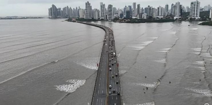 Un terremoto de magnitud 7,6 sacude Panamá y provoca evacuaciones en la capital