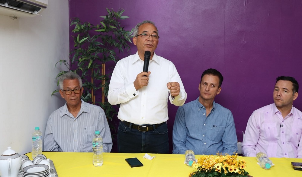 Johnny Pujols se reúne con dirección del PLD en Puerto Plata