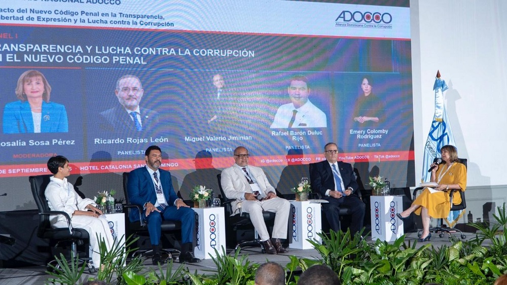 Panelistas en seminario de ADOCCO destacan avances del Código Penal contra la corrupción