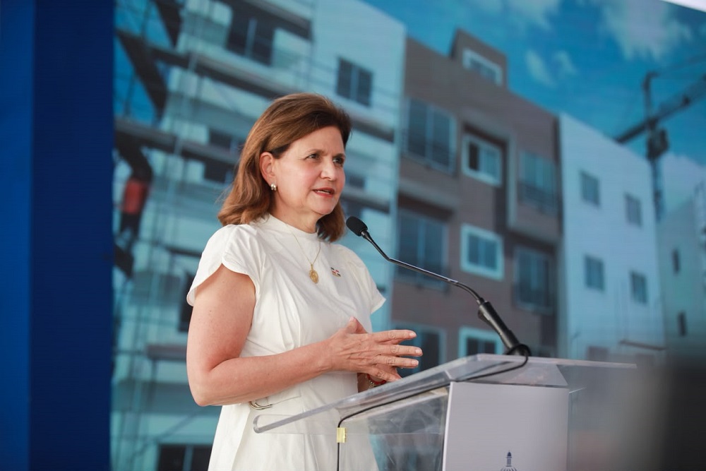 Raquel Peña entrega 836 apartamentos e inaugura escuela para 945 estudiantes en Santo Domingo Este