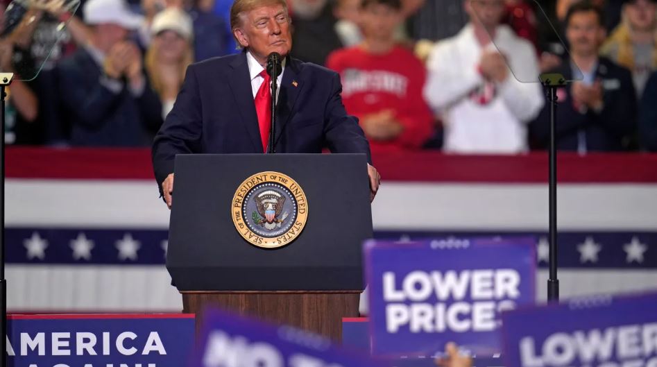 Video: Trump se burla de manifestante que lo interrumpió durante un mitin electoral en Ohio
