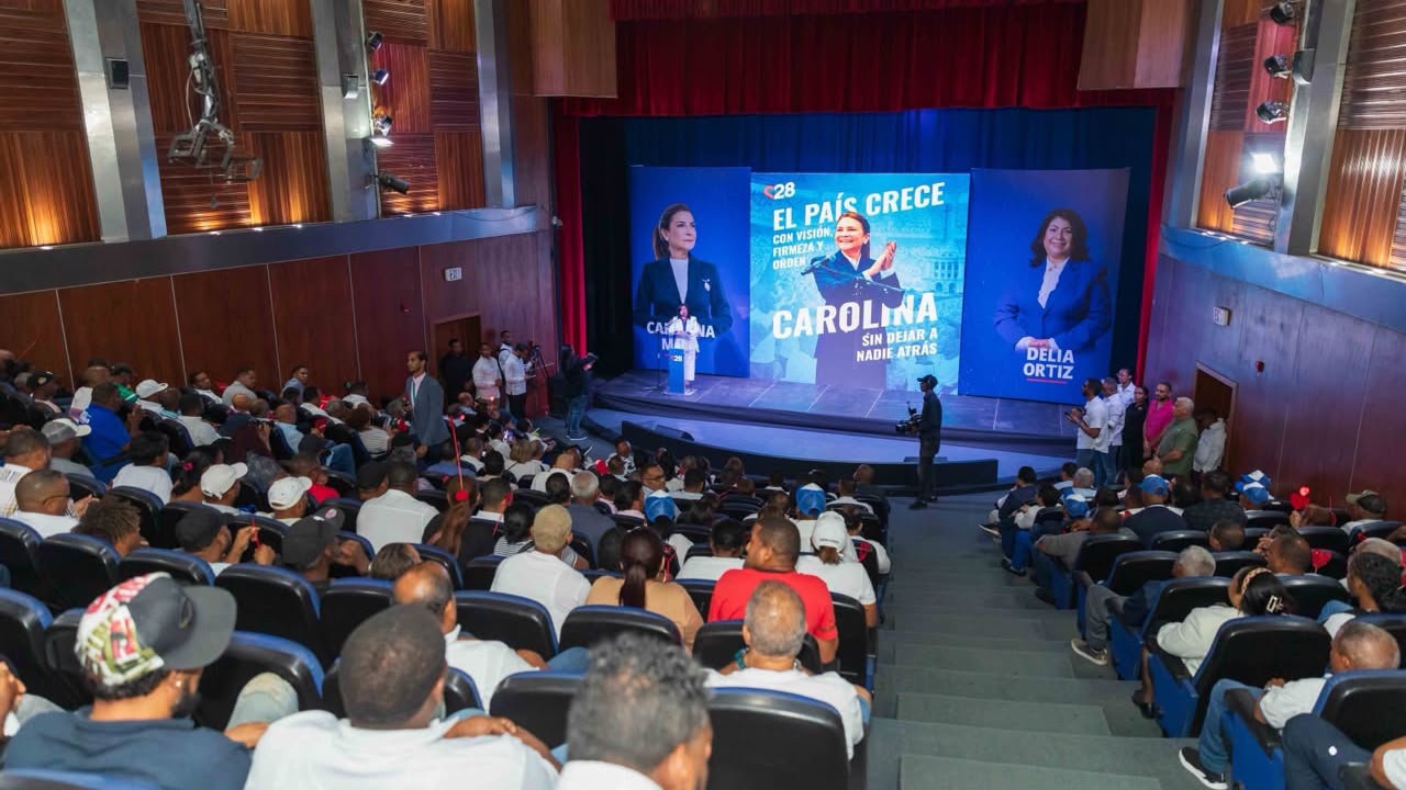 Delia Ortiz integra su equipo a Carolina Mejía y la proclama próxima presidenta de la República