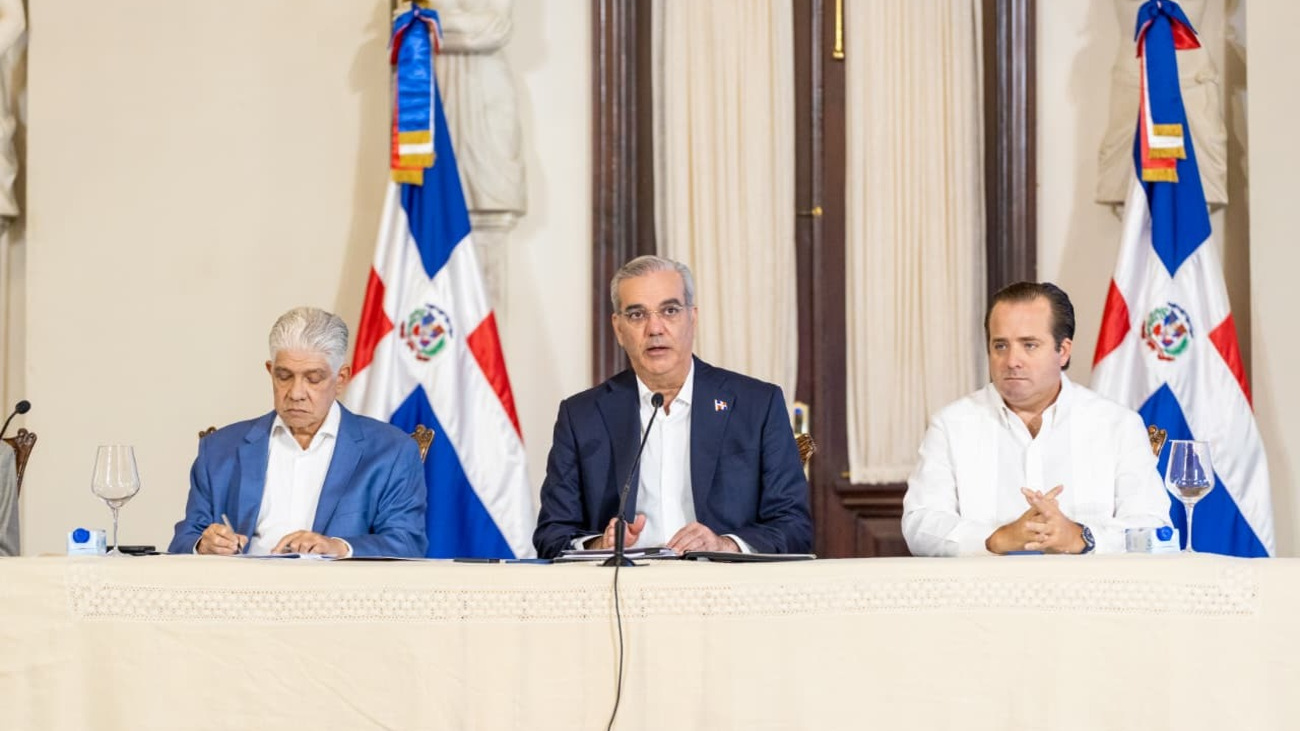 Abinader anuncia el Gobierno ha contratado en obras más de RD 31,000 millones a través de Aerodom