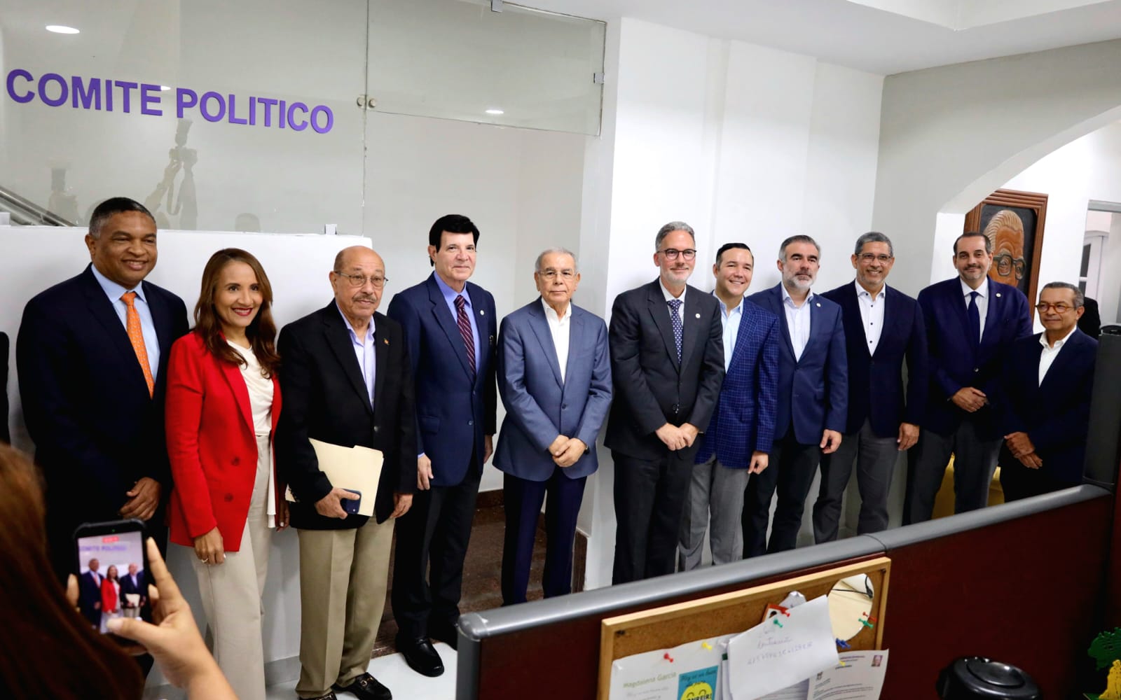 Directiva AIRD se reúne con Danilo Medina y Johnny Pujols