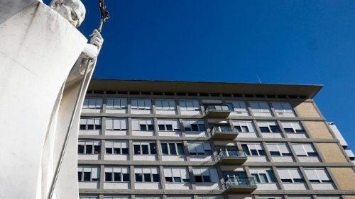 El Papa en el Gemelli: “se le extirpó el lóbulo inferior del pulmón derecho”