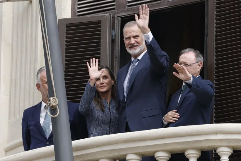 Los reyes Felipe VI y Letizia llegan a Ceuta para una visita histórica